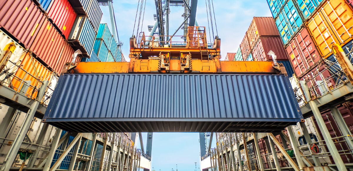 New research from Sandpiper reveals global business leaders blame the US more than China for trade war, and believe the US should make the first moves to de-escalate it 