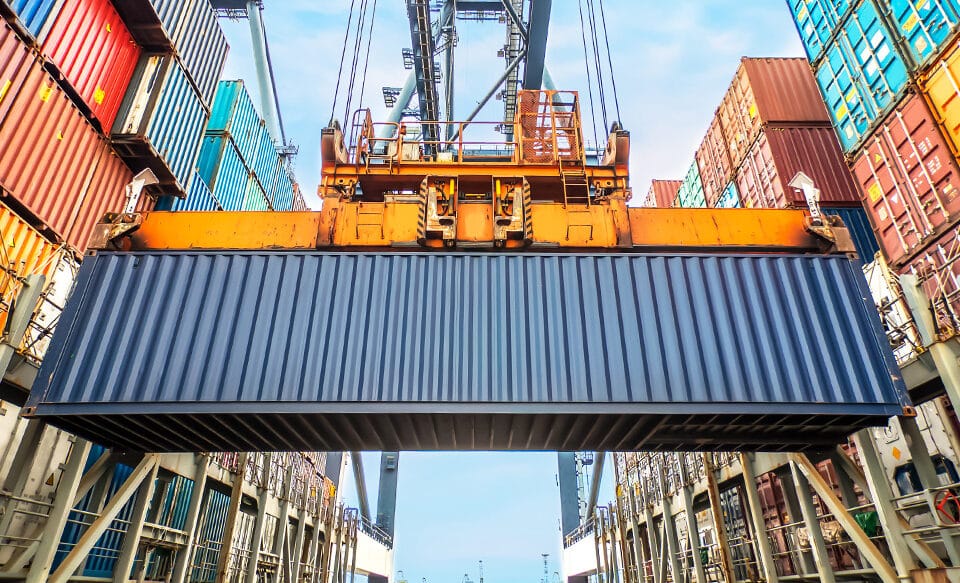 New research from Sandpiper reveals global business leaders blame the US more than China for trade war, and believe the US should make the first moves to de-escalate it 