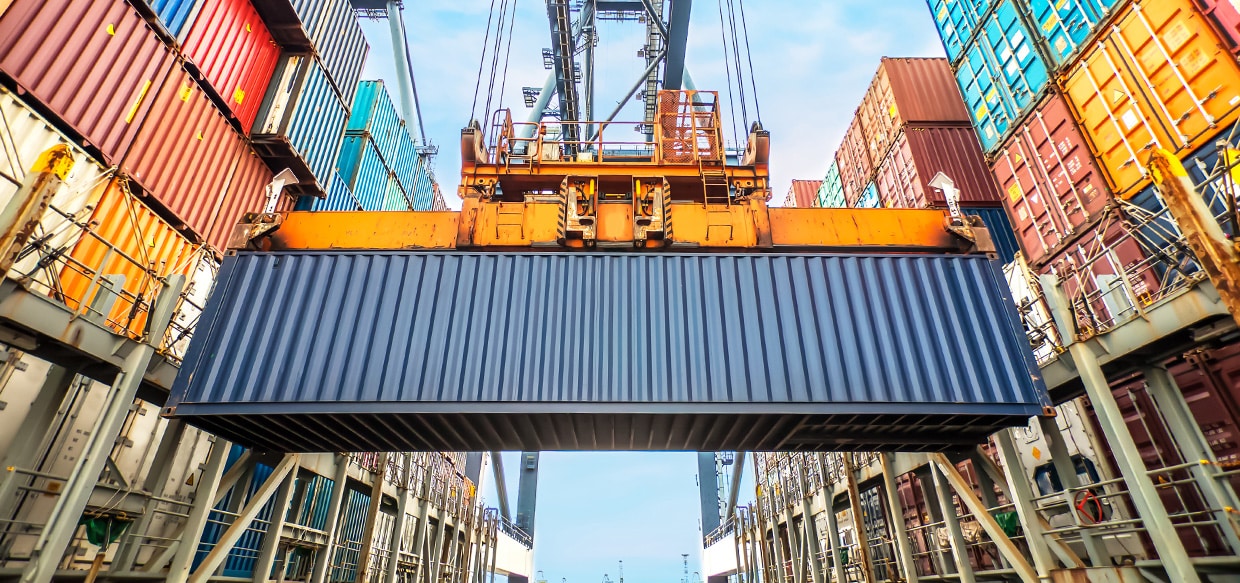 New research from Sandpiper reveals global business leaders blame the US more than China for trade war, and believe the US should make the first moves to de-escalate it 